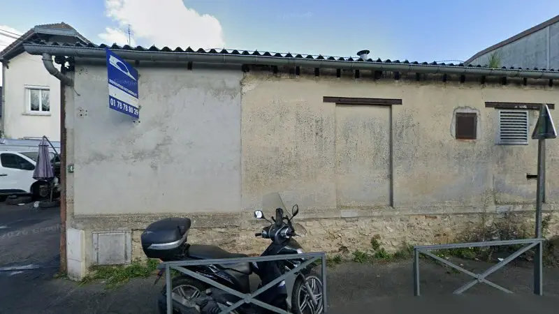 Vue de la rue devant EUROPA AUTO, Tremblay-en-France