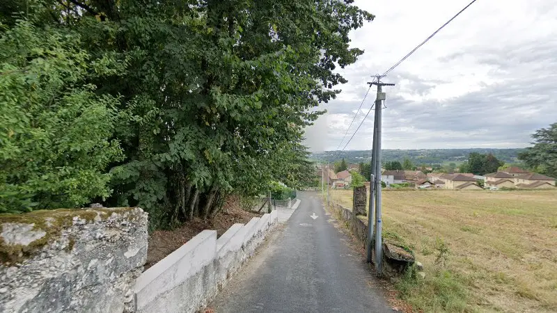 Vue de la rue devant Pièces Service, Les Avenières Veyrins-Thuellin