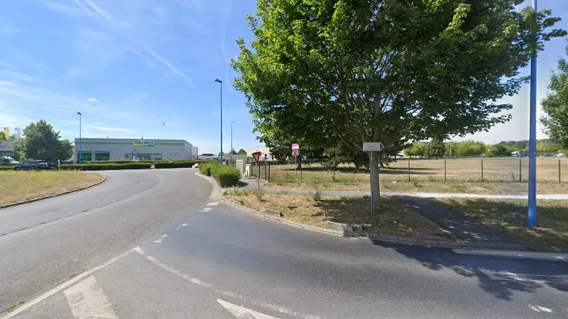 Vue de la rue devant ACTIVA CARROSSERIE, Chambly