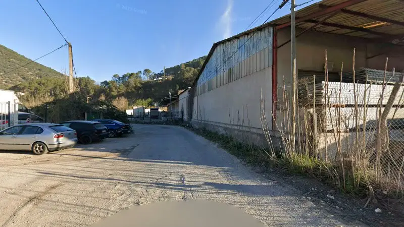 Vue de la rue devant Carrosserie Modesto Monti, Drap