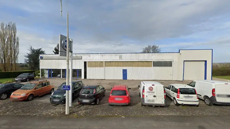 Vue de la rue devant Allier pneu technique ex Garage Labussière, Varennes-sur-Allier
