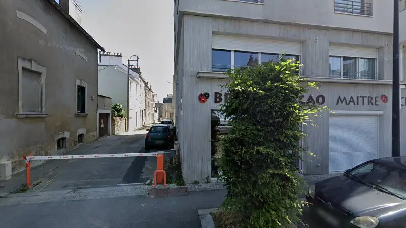 Vue de la rue devant Entretien Moteur, Nantes