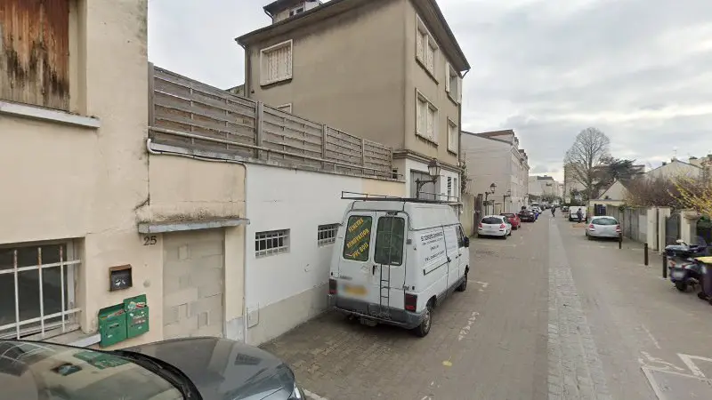 Vue de la rue devant Carrosserie Saint Roch, Villejuif