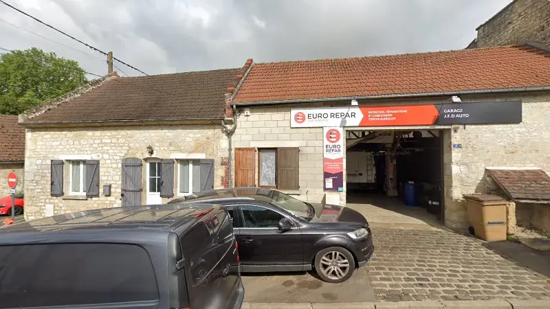 Vue de la rue devant J.f.d. Auto, Gournay-sur-Aronde