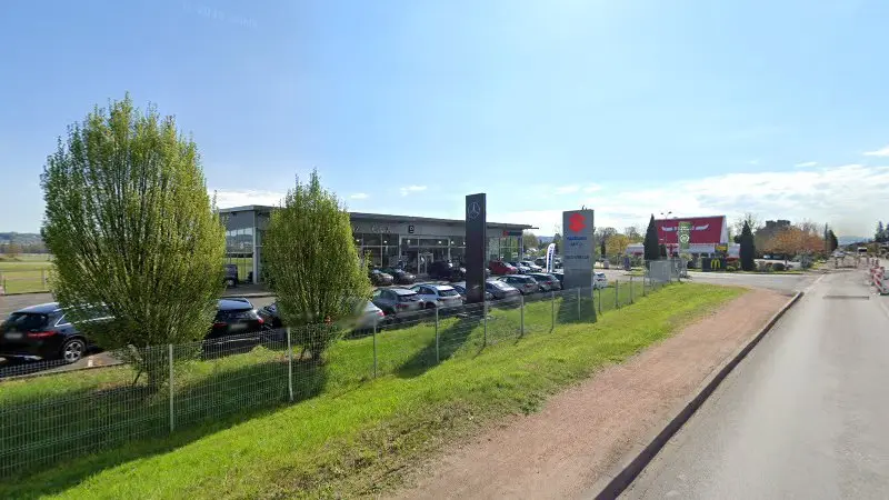 Vue de la rue devant CENTRE ETOILE AUTOMOBILES Smart, Bellerive-sur-Allier