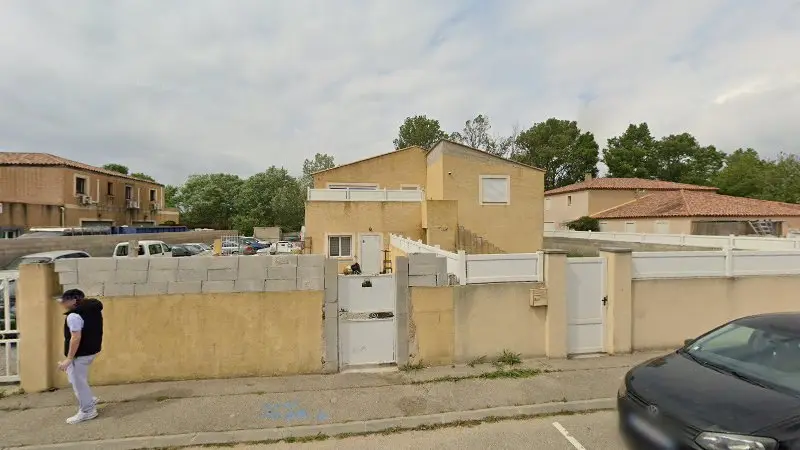 Vue de la rue devant MB Carrosserie, Fos-sur-Mer