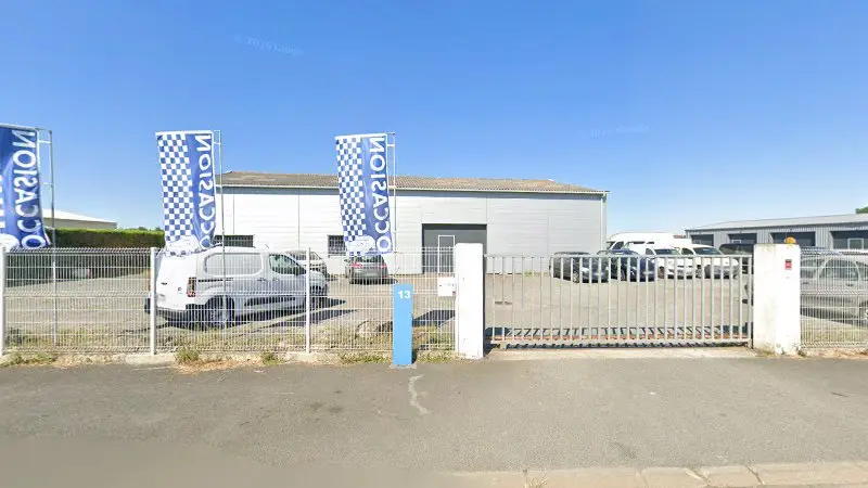 Vue de la rue devant Torrès Automobiles SARL, Saint-Médard-d'Aunis