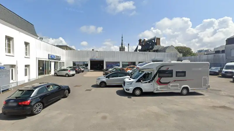 Vue de la rue devant Ford Service at SARL MATHIEU CORRUBLE, Fécamp