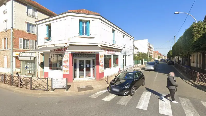 Vue de la rue devant Carrosserie Sauvestre, Poissy