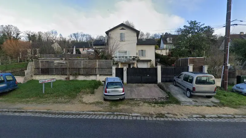 Vue de la rue devant GARAGE OKEYS, Vaux-sur-Seine