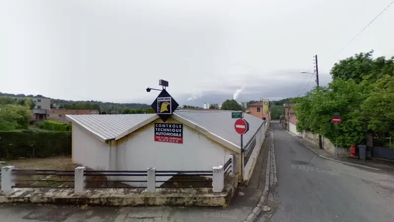 Vue de la rue devant FONTAINES AUTO CONTROLE, Fontaines-sur-Saône