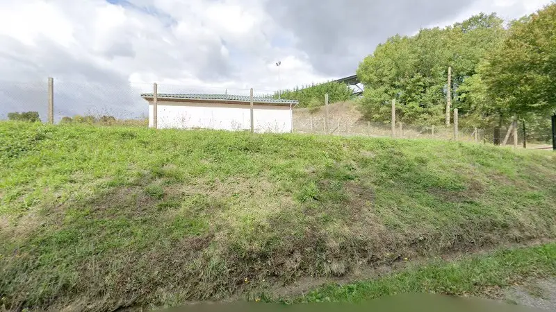 Vue de la rue devant Welcome Center Media MXGP St Jean, Mazeray