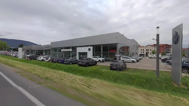Vue de la rue devant JEAN LAIN AUTOMOBILES - Skoda - Service, Cessy