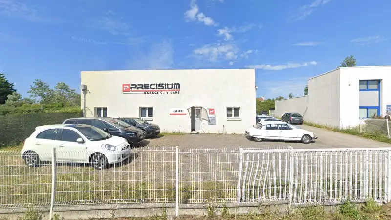 Vue de la rue devant PRECISIUM - CITY CARS, Les Sables-d'Olonne