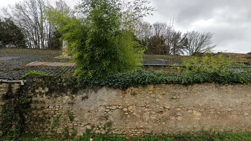 Vue de la rue devant Gillard Frères Carrosserie Auto, Le Blanc