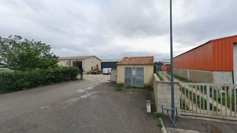 Vue de la rue devant France Pare-Brise - Chez Mecamat Services, Camaret-sur-Aigues
