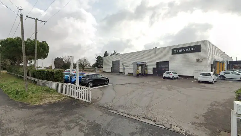 Vue de la rue devant Renault Minute Carrosserie, Lunel