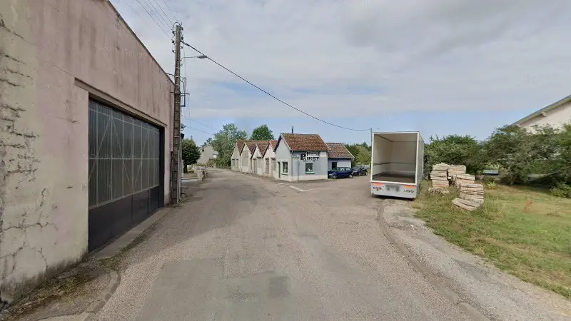 Vue de la rue devant Carrosserie Poirot (Sarl), Saint-Loup-sur-Semouse