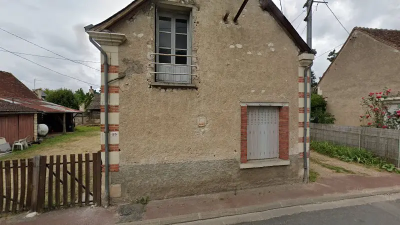 Vue de la rue devant Mécanicien à domicile : Meusnes Automobiles, Meusnes