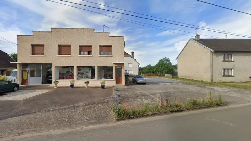 Vue de la rue devant Garage Girardot, Broye-Aubigney-Montseugny