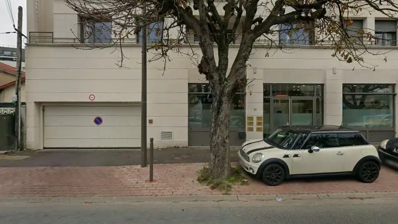 Vue de la rue devant Maxlaz de L'hygiene, Rosny-sous-Bois