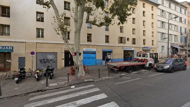 Vue de la rue devant Action Aide Assistance Dépannage Remorquage, Marseille
