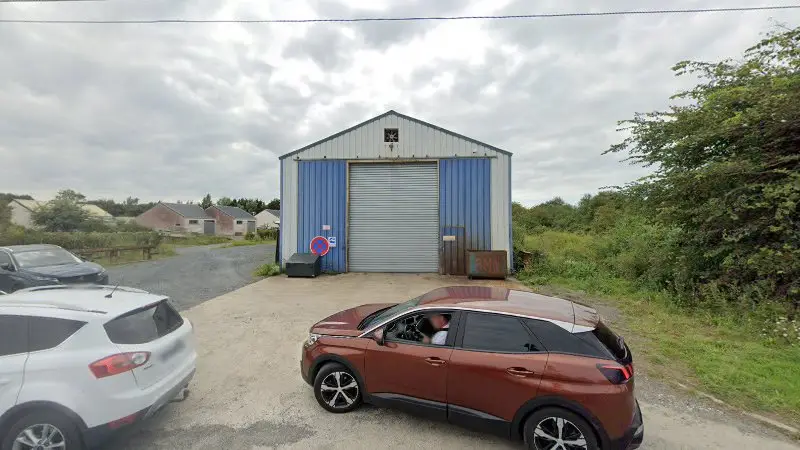 Vue de la rue devant Mécanique Marine Grandcopaise, Grandcamp-Maisy