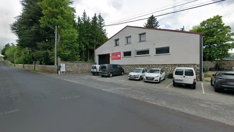 Vue de la rue devant Garage du Velay - Chez Mick, Montfaucon-en-Velay