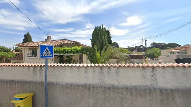 Vue de la rue devant Carrosserie SKY, Châteauneuf-les-Martigues