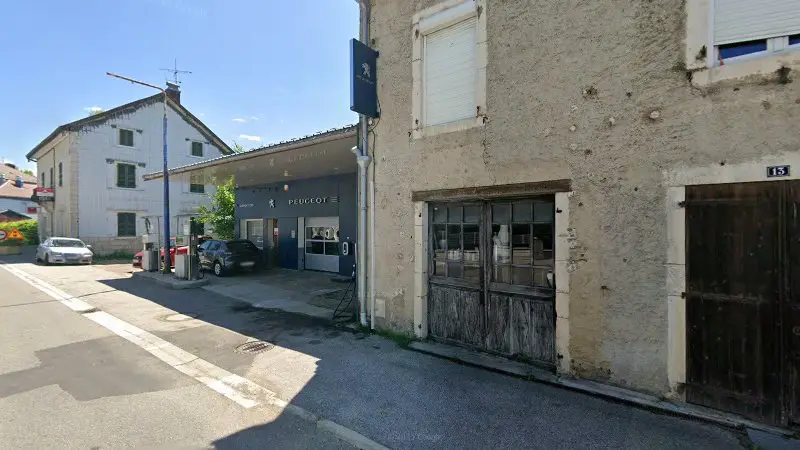 Vue de la rue devant Garage Cobo, Saint-Laurent-en-Grandvaux