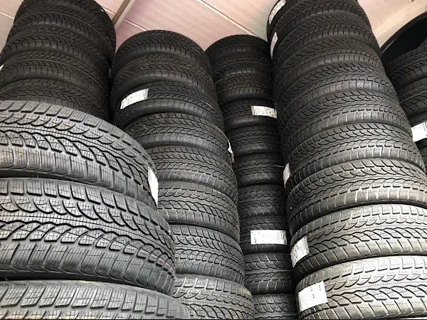 Photo publiée sur la fiche Google de PNEUS SERVICE Occasion Neuf Dépannage Crevaison 7/7 H24 Tyres Шины, Nice