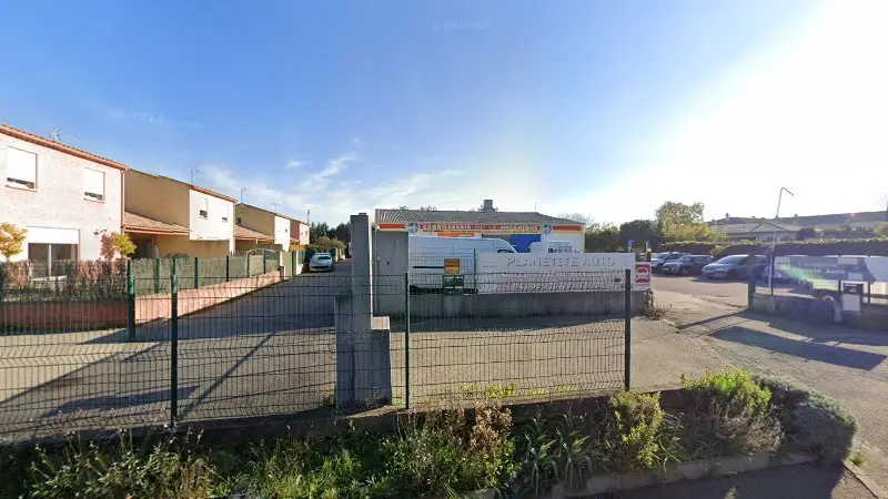 Vue de la rue devant Eurorepar Planete Auto, Garons