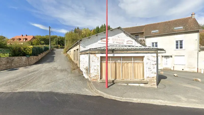 Vue de la rue devant Garage R. Vergnolle, Coussac-Bonneval