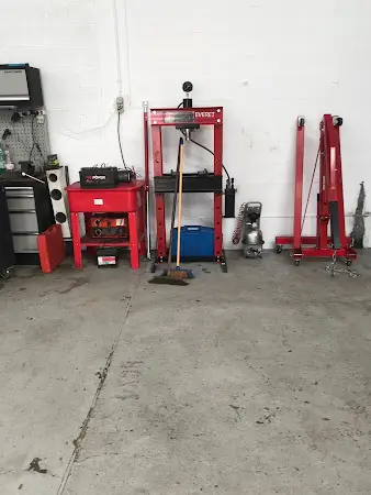 Photo publiée sur la fiche Google de Concept'Cars 64 Self garage avec ou sans assistance, Bayonne