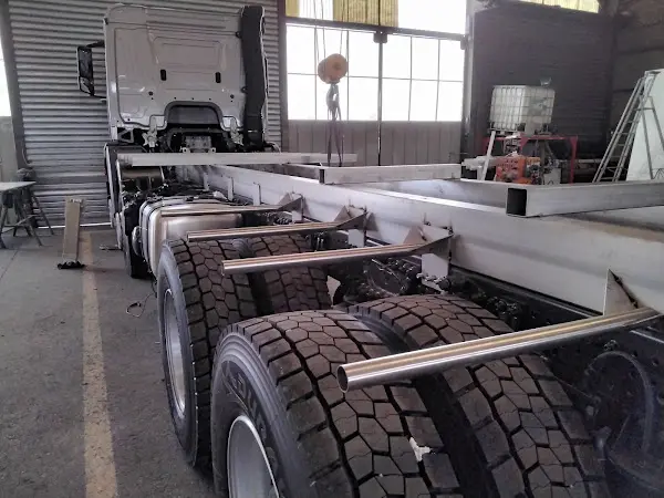 Photo publiée sur la fiche Google de RICHELIEU INDUSTRIE CARROSSERIE POIDS LOURDS, Chaveignes
