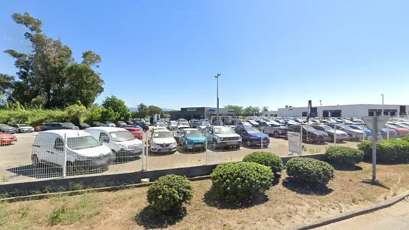 Vue de la rue devant ESPACE AUTOMOBILES Suzuki, Bastelicaccia