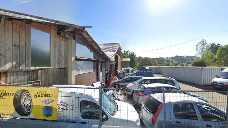 Vue de la rue devant JLP.Auto, Saint-Geoire-en-Valdaine