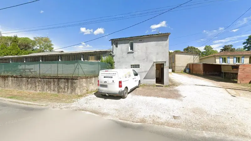 Vue de la rue devant Auto-nomie16, Javerlhac-et-la-Chapelle-Saint-Robert