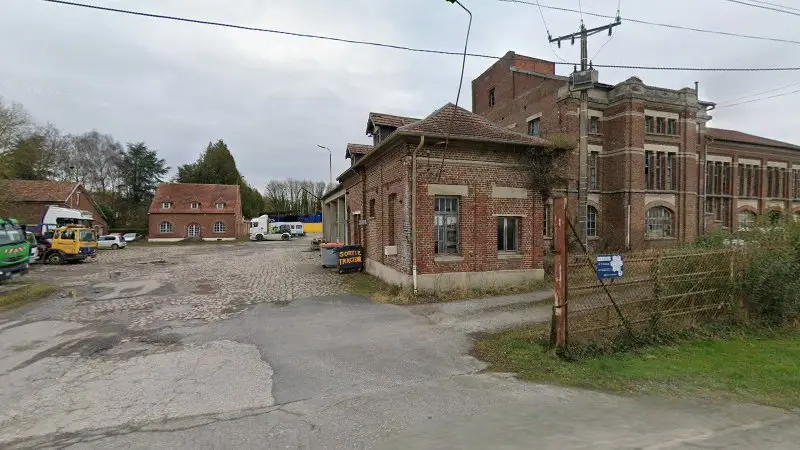 Vue de la rue devant Garage Michel Vassent, Hombleux