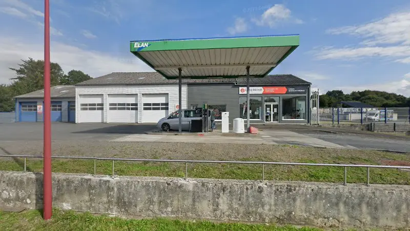 Vue de la rue devant Sarl Quibou Automobiles - EUROREPAR CAR SERVICE, Quibou