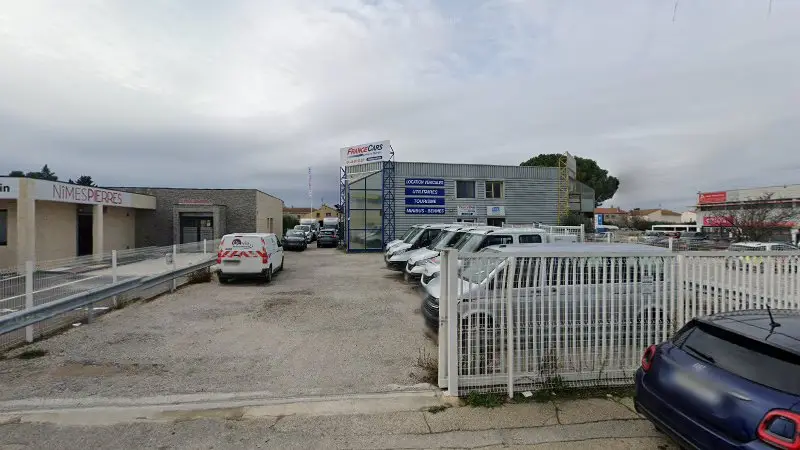 Vue de la rue devant select car30, Caissargues