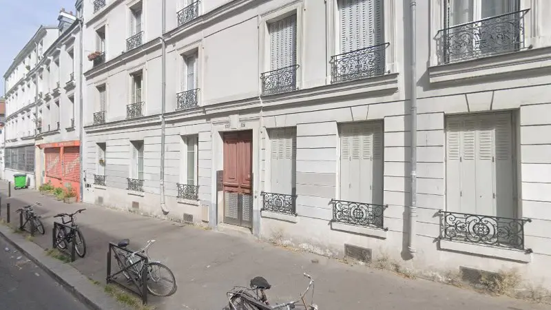 Vue de la rue devant Dépannage moto scooters 75, Paris