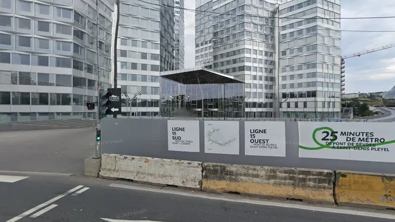 Vue de la rue devant GL CAR Service, Boulogne-Billancourt