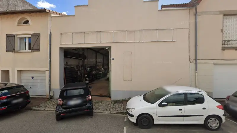 Vue de la rue devant Eurorepar Garage Du Pont Neuf, Limoges
