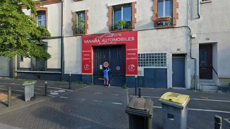 Vue de la rue devant Vanara Automobiles, Ivry-sur-Seine