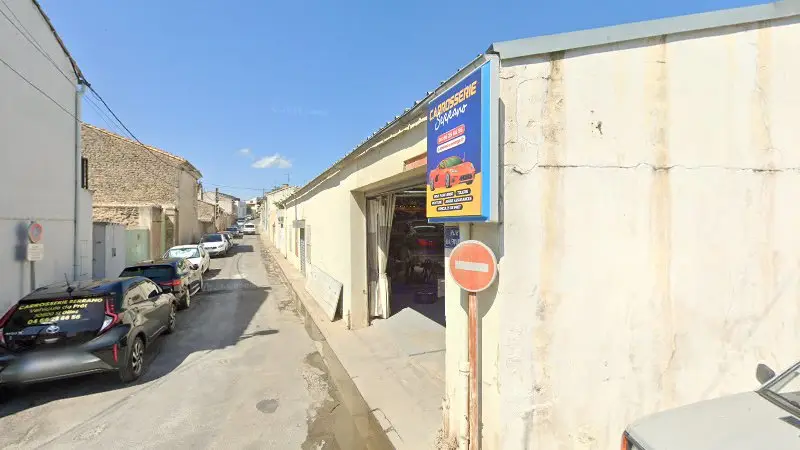 Vue de la rue devant Carrosserie Serrano, Saint-Gilles