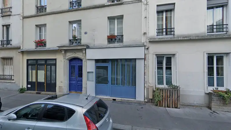 Vue de la rue devant Garage automobile sarl fox, Paris