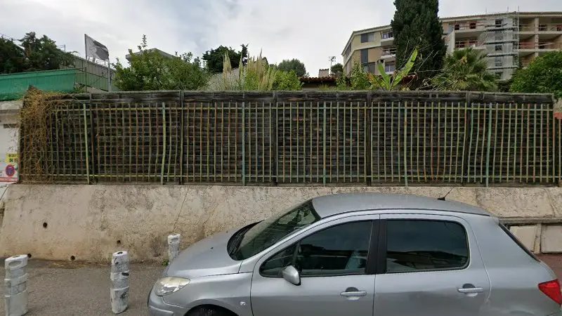 Vue de la rue devant Auto Best Dépannage Transports ABDT, Menton