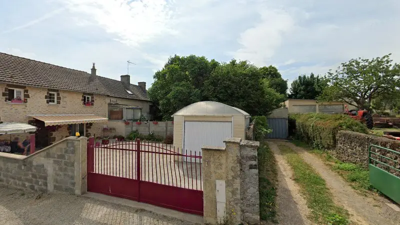Vue de la rue devant Rondeau Franck, Saint-Aubin-de-Locquenay
