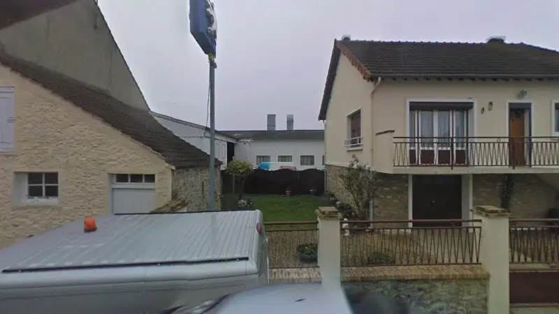 Vue de la rue devant Garage Nettautos, Villeneuve-le-Comte